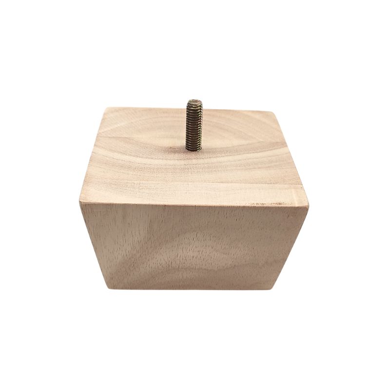 Ξύλινο πόδι επίπλου σε φυσικό χρώμα. Με βίδα στο πάνω μέρος. Είναι σε λευκό φόντο.