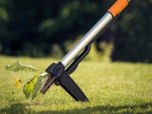 Εκριζωτής Με Τηλεσκοπικό Κοντάρι Fiskars SmartFit Weed Remover Telescopic 99-119cm 1020125