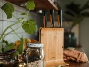 Μαχαίρια Κουζίνας Σετ 3 τμχ. Με Βάση Από Bamboo Fiskars Functional Form With Bamboo Knife Block 1057553